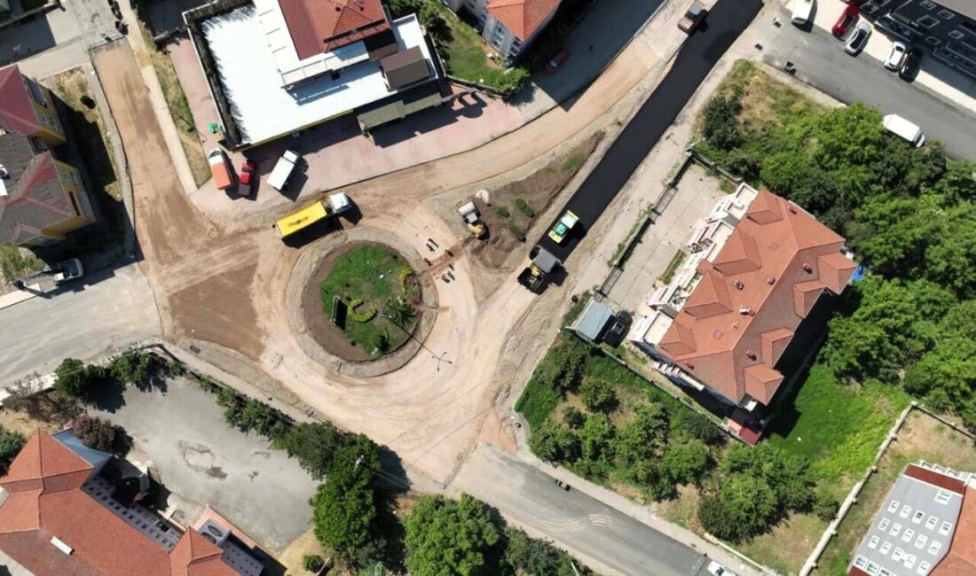 Kocaeli Büyükşehir Belediyesi, Gölcük Çiftlik Mahallesi’nde sürdürdüğü kapsamlı üstyapı yenileme
