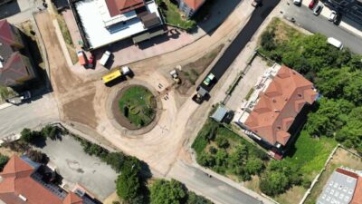 Kocaeli Büyükşehir Belediyesi, Gölcük Çiftlik Mahallesi’nde sürdürdüğü kapsamlı üstyapı yenileme