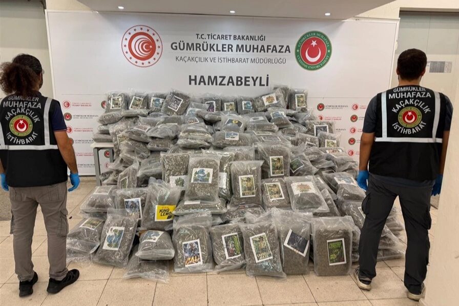 Ticaret Bakanlığı Gümrükler Muhafaza ekiplerinin Hamzabeyli Gümrük Kapısı’nda düzenlediği operasyonda
