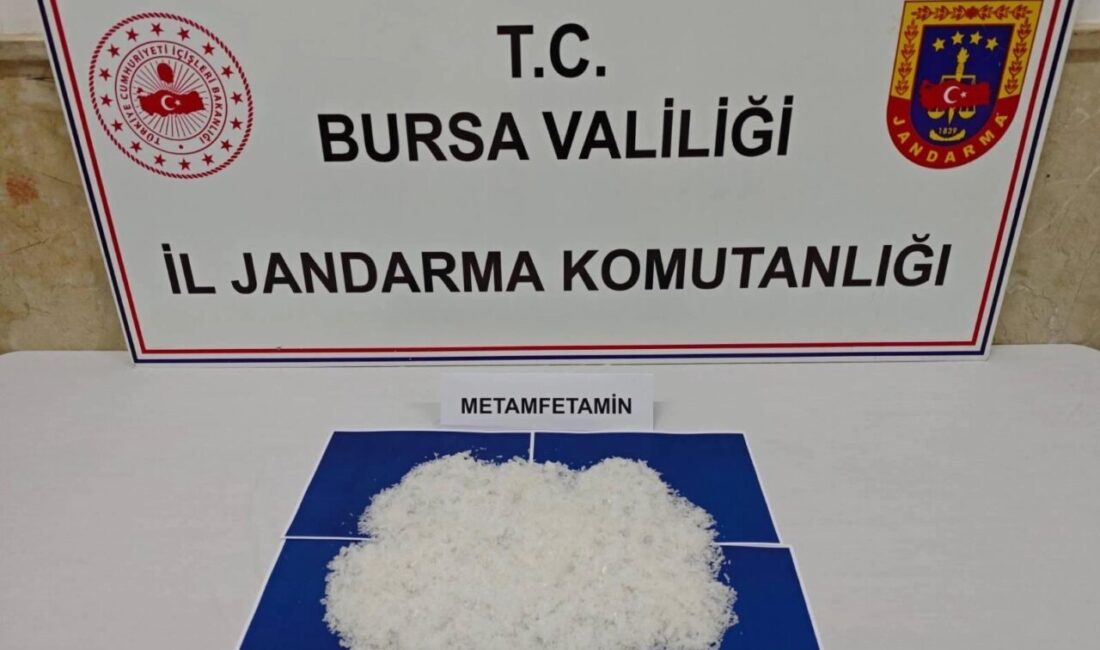 Bursa’nın Gürsu ilçesinde jandarma ekiplerinin bir iş yerine düzenlediği operasyonda