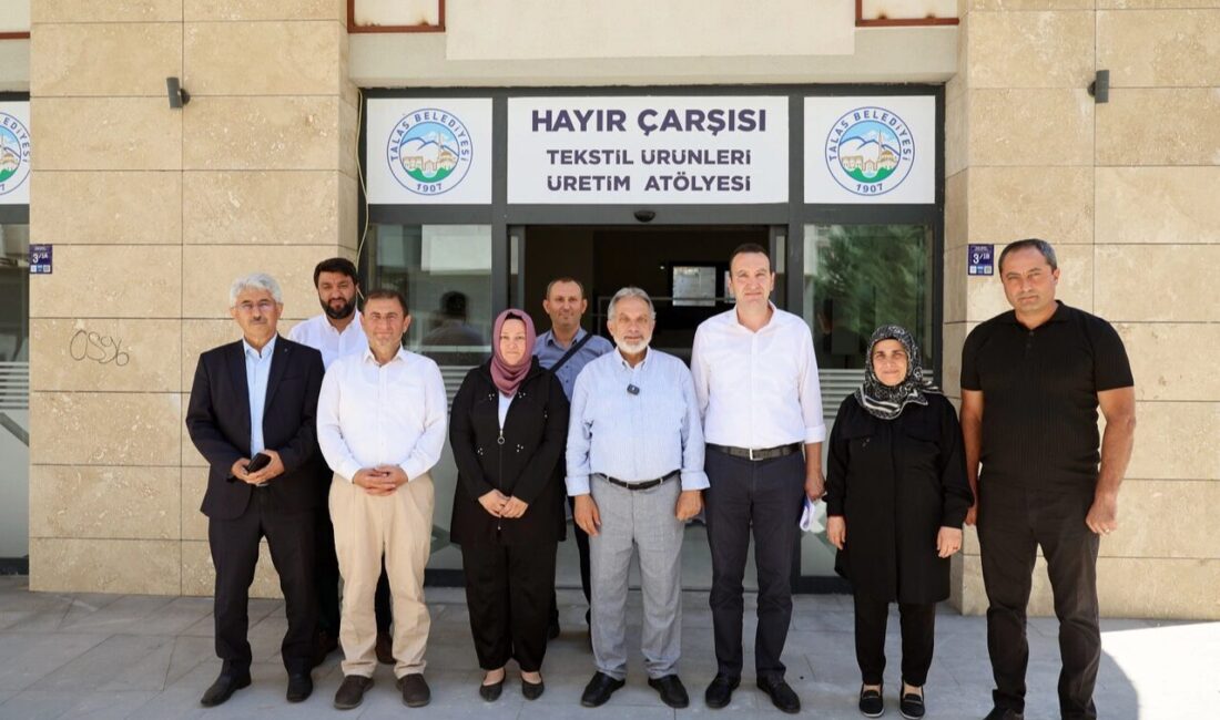 Hayır Çarşısı bünyesinde kurulan tekstil atölyesinde üretilen ürünlerle hem ihtiyaç