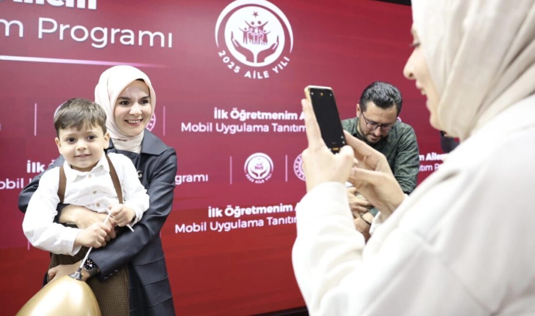 Aile ve Sosyal Hizmetler Bakanı Mahinur Özdemir Göktaş, ebeveynlere çocuk