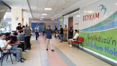 Beylikdüzü Belediyesi Kariyer Merkezi (BEYKAM), iş arayan vatandaşlarla işverenleri buluşturarak