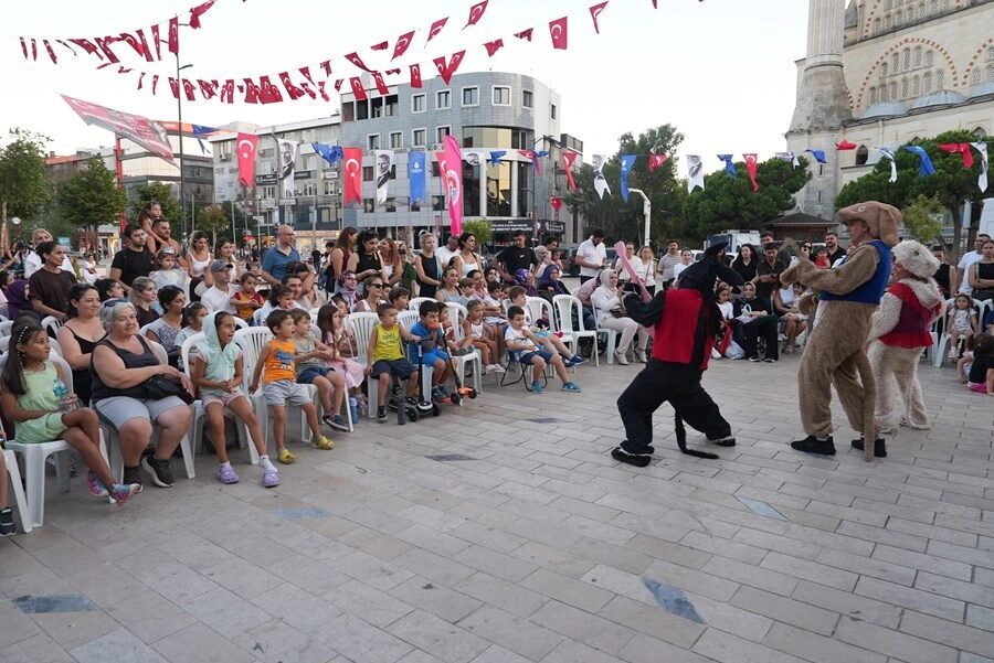 İstanbul Maltepe Belediyesi, çocukların yaz tatilini sanatla, eğlenceyle ve kültürle
