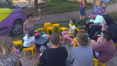 İstanbul Maltepeli çocuklar, yaz tatilinde de okuma alışkanlıklarını devam ettirerek