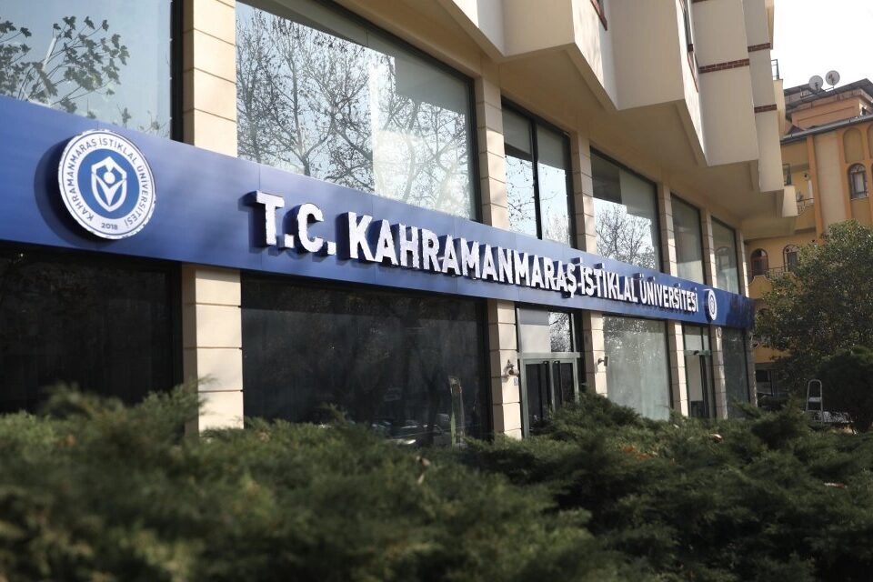 Kahramanmaraş İstiklal Üniversitesi’nde yayımlanan yeni akademik personel ilanı, kamuoyunda “adrese