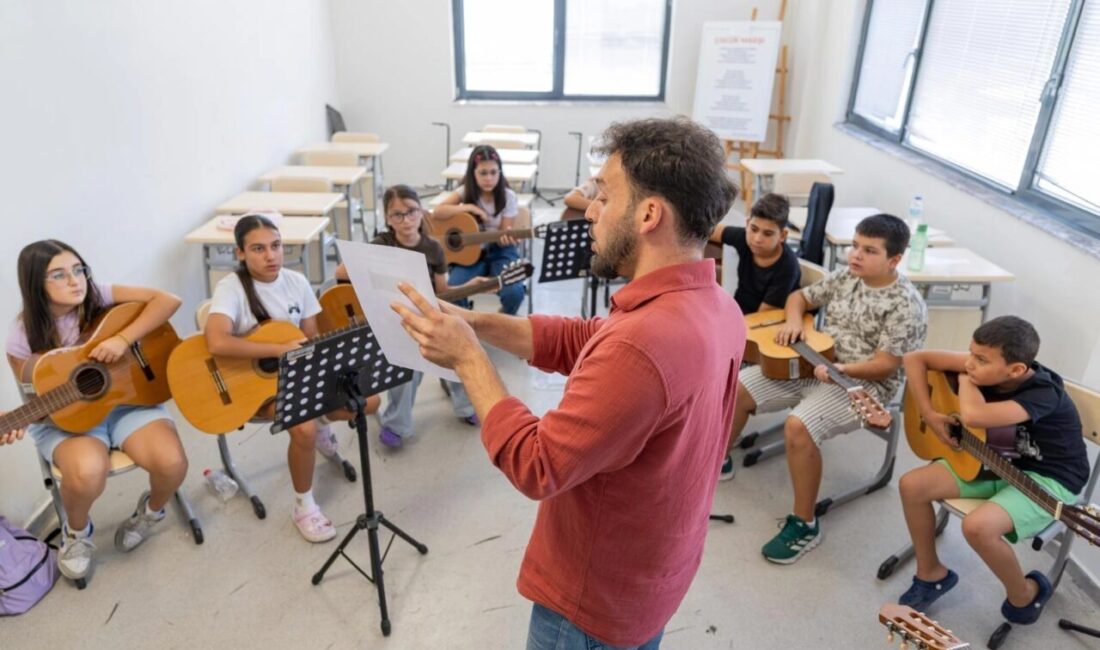 İzmir Büyükşehir Belediyesi tarafından kentin farklı noktalarında hizmet veren çocuk