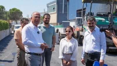 Yol onarım çalışmalarını yoğun şekilde sürdüren İzmir Gaziemir Belediyesi, asfalt