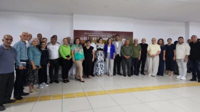 İzmir'de Karabağlar Belediye Başkanı Helil Kınay başkanlığındaki Ağustos ayı meclis
