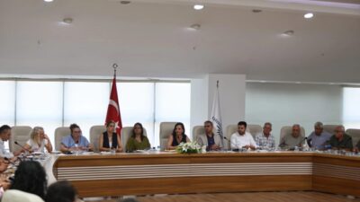 İzmir Karabağlar Belediye Başkanı Helil Kınay, İzmir’de faaliyet gösteren farklı