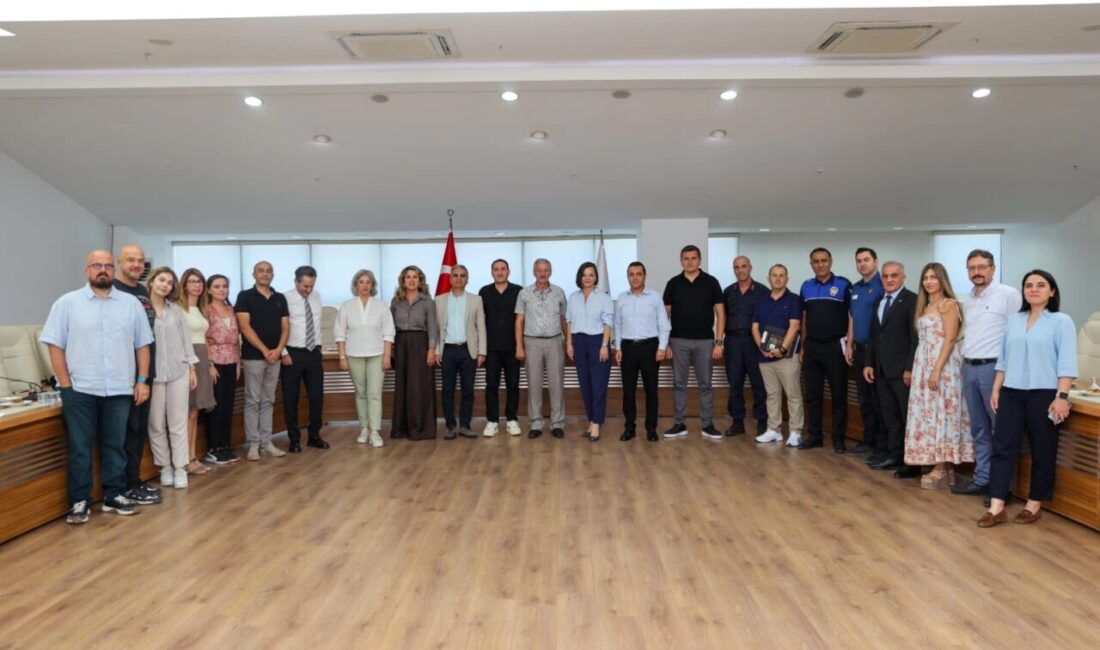 İzmir'de Karabağlar Belediyesi, çevre kirliliğine neden olan sahipsiz atık sorununa