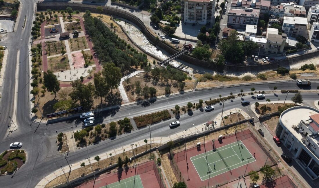 İzmir Büyükşehir Belediyesi’nin Karşıyaka Latife Hanım Mahallesi’nde Bostanlı Deresi üzerine