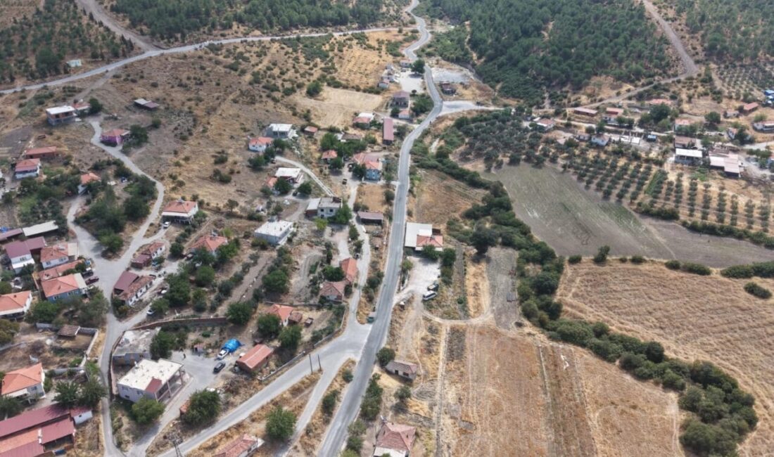İzmir Büyükşehir Belediyesi, Kınık’taki 5 mahallenin ulaşım yollarında yürüttüğü sathi
