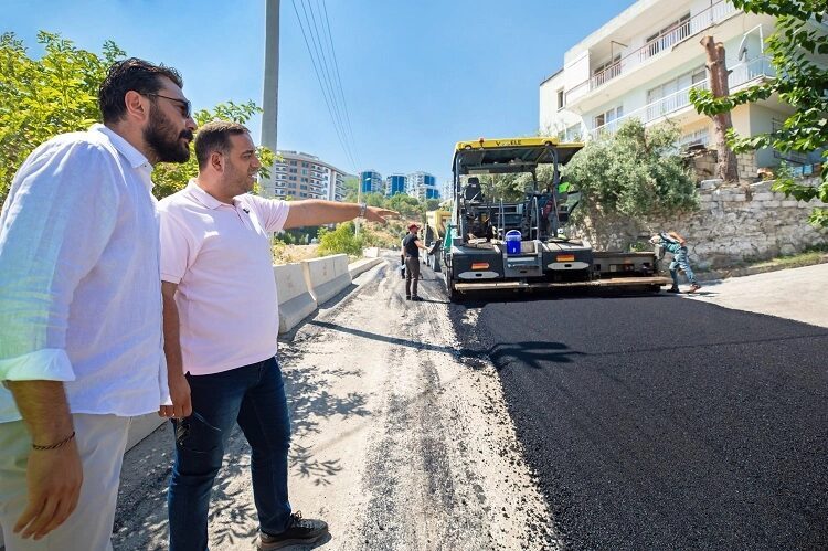 İzmir Narlıdere Belediyesi’nin asfalt çalışmaları hız kesmiyor. Narlıdere Belediyesi son