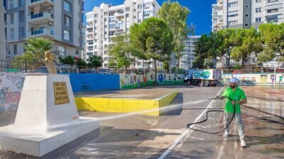 İzmir Narlıdere Belediyesi, 2026-2027 eğitim-öğretim yılı öncesinde ilçedeki okulların bahçelerinde yıkama ve