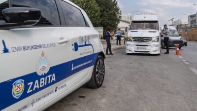 İzmir Büyükşehir Belediyesi, işçi servislerine yönelik denetimlerini sürdürüyor. Çalışanların güvenli