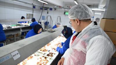 İzmir'de düzenlenen “Tezgâhtan Tarlaya: Organik Tarımın İzinde” etkinliğiyle sağlık profesyonelleri