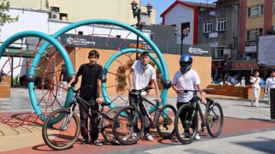 Kocaeli Büyükşehir Belediyesi’nin İzmit’in merkezine kazandırdığı “Mola Park”, yaz aylarında