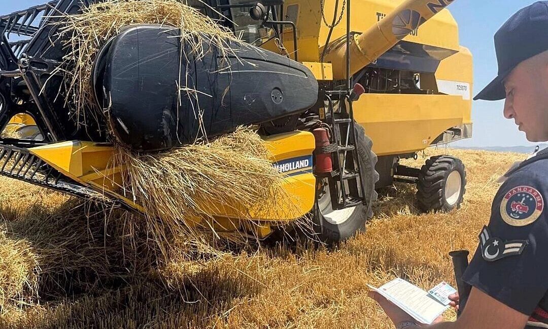 Jandarma ekipleri, anız ve orman yangınlarının önlenmesi amacıyla köy ve