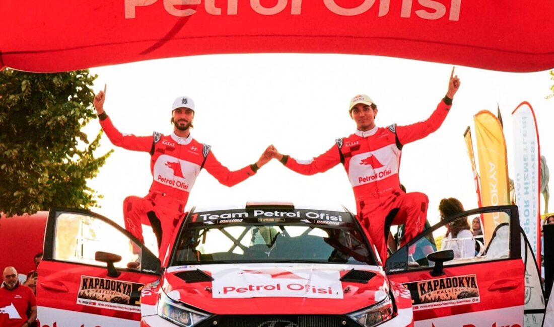 Team Petrol Ofisi pilotları Kerem Kazaz ve Corentin Silvestre, Petrol
