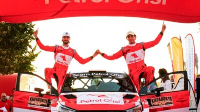 Team Petrol Ofisi pilotları Kerem Kazaz ve Corentin Silvestre, Petrol