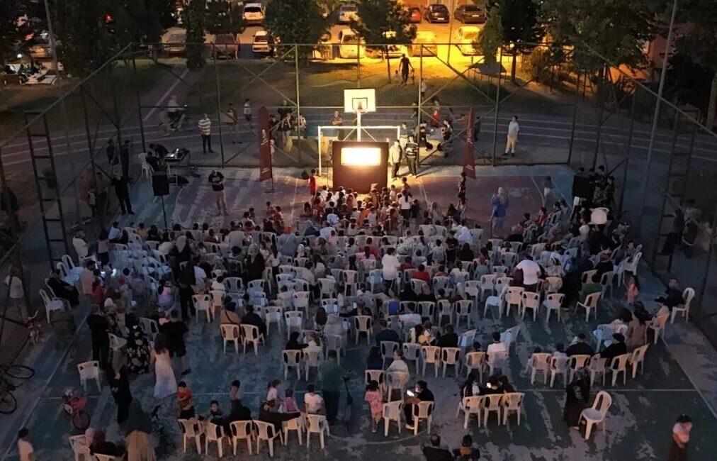 Bursa İnegöl Belediyesi’nin “İnegöl’de Yaz Etkinlikleri” kapsamında düzenlediği “Karagöz’ün Salıncağı”