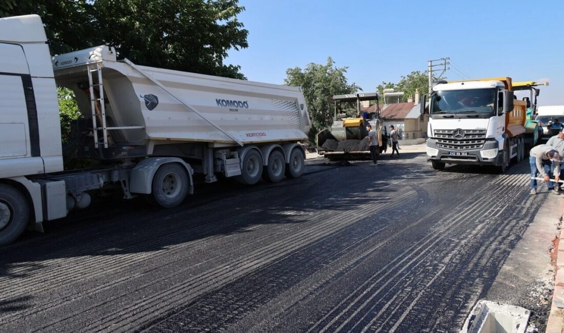 Karatay Belediyesi, ulaşım altyapısını güçlendirmek amacıyla ilçe genelinde sürdürdüğü asfalt