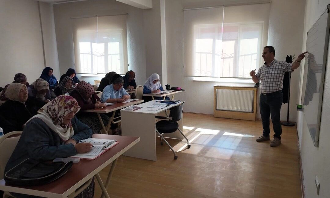Kayseri Büyükşehir Belediyesi, KAYMEK aracılığıyla Eskişehir Bağları’nda açtığı Yetişkinler 1.