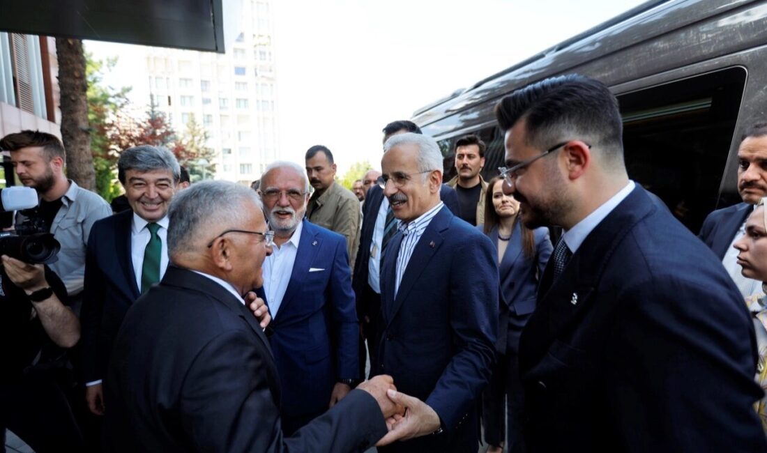 Ulaştırma ve Altyapı Bakanı Abdulkadir Uraloğlu, Kayseri Büyükşehir Belediye Başkanı