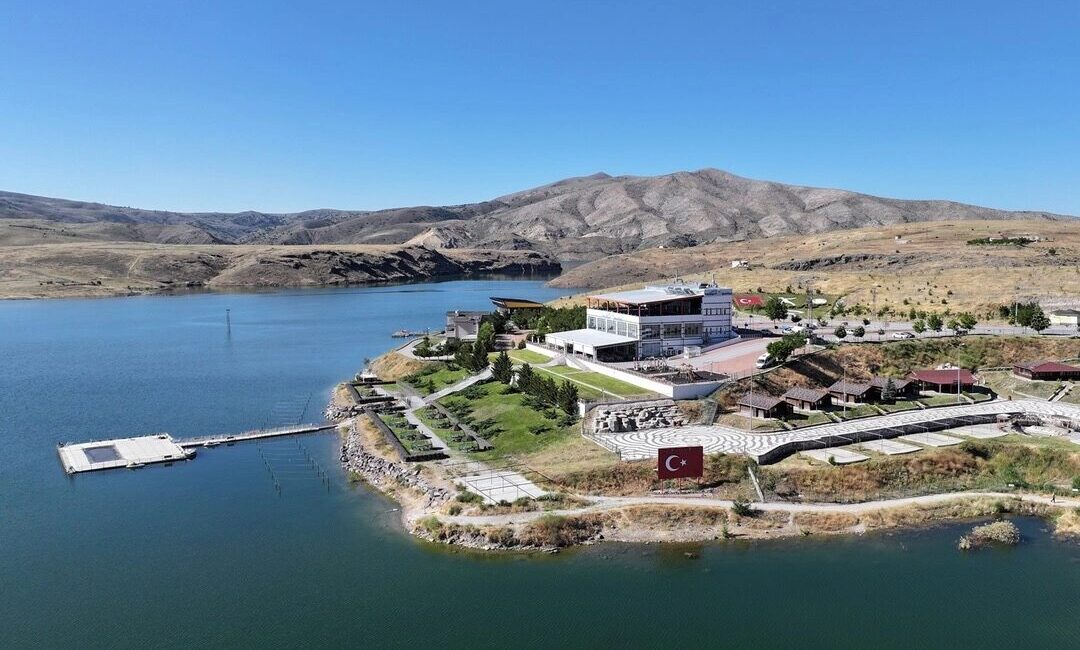 Kayseri Kocasinan Belediyesi’nin hayata geçirdiği ve maviyle yeşilin buluştuğu Kuşçu