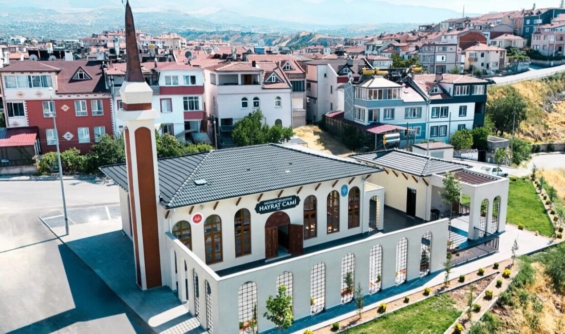 Kayseri Melikgazi Belediyesi’nin birçok hayırseverle Selçuklu Mahallesi'nde yapımını tamamladığı mimarisi