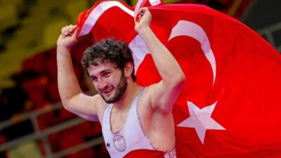 Kayseri Şekerspor’un milli güreşçisi Salih Yusuf Yazıcı, Slovakya’nın başkenti Bratislava’da