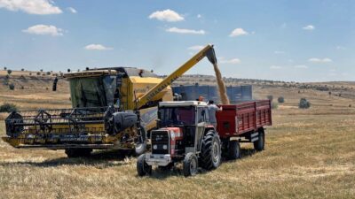 8 dekarlık araziden elde edilen 2,7 ton arpa, Kayseri Talas'ta