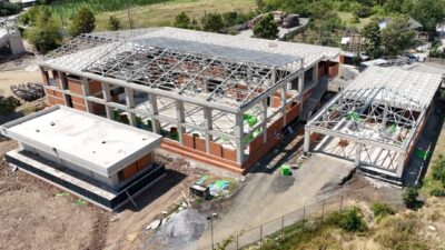 Kocaeli Büyükşehir Belediyesi tarafından inşa edilen Gölcük Sporcu Gençlik Eğitim