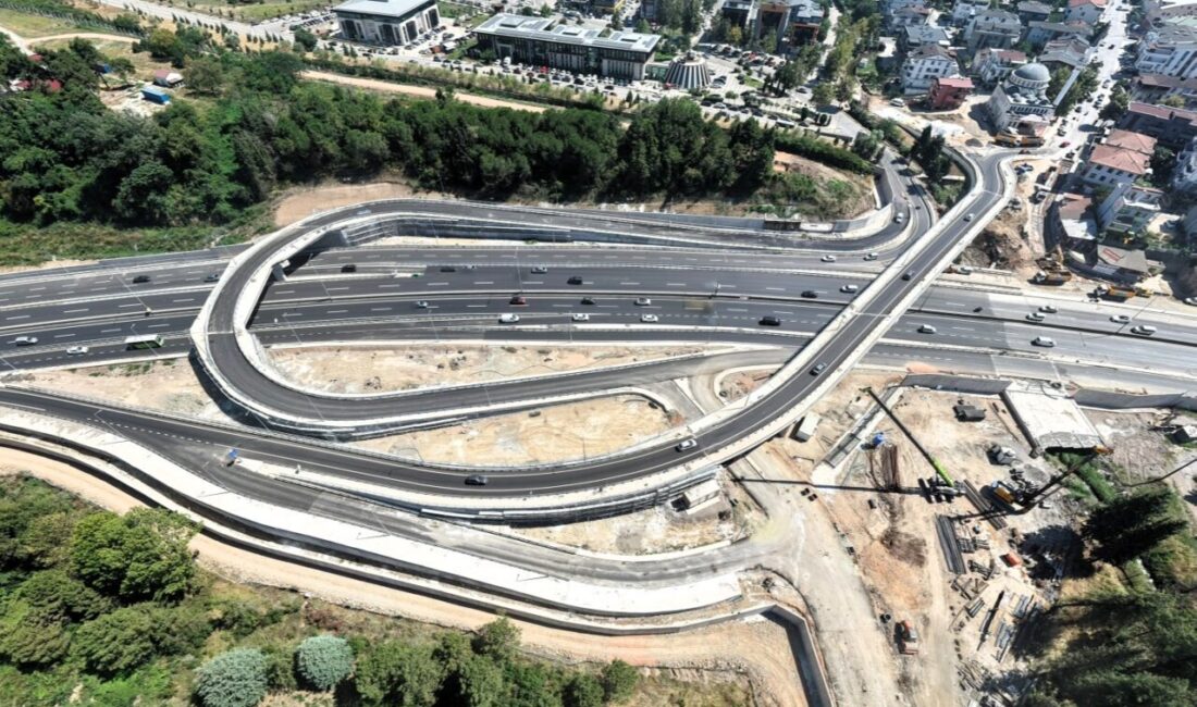 Kocaeli Büyükşehir Belediye Başkanı Tahir Büyükakın, D-130 Karayolu’nda hayata geçirilen