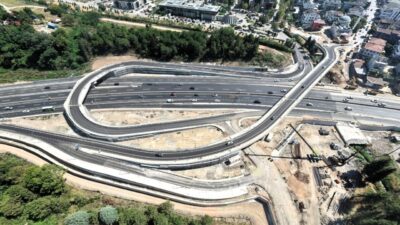 Kocaeli Büyükşehir Belediye Başkanı Tahir Büyükakın, D-130 Karayolu’nda hayata geçirilen