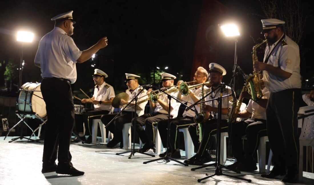 Kocaeli Büyükşehir Belediyesi Mehteran ve Bando Takımı, İzmit Millet Bahçesi’nde