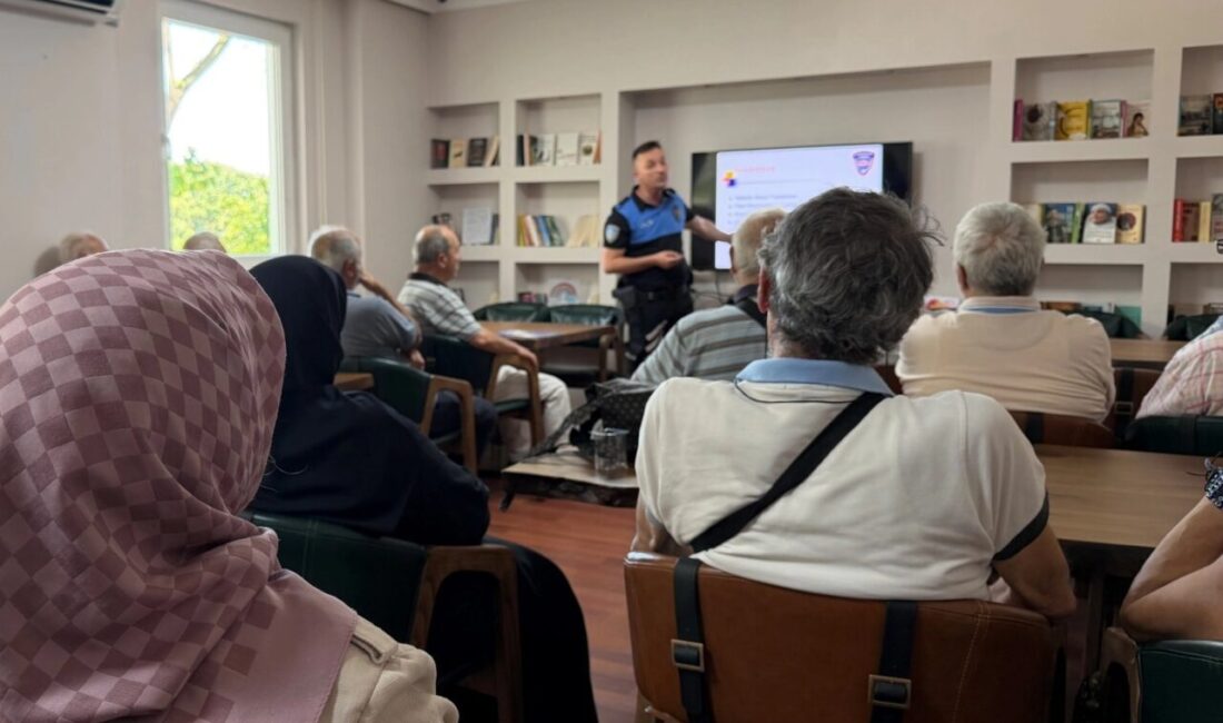 Kocaeli Büyükşehir Belediyesi, 65 yaş üstü vatandaşları dijital dünyanın yanı