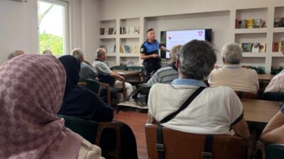Kocaeli Büyükşehir Belediyesi, 65 yaş üstü vatandaşları dijital dünyanın yanı