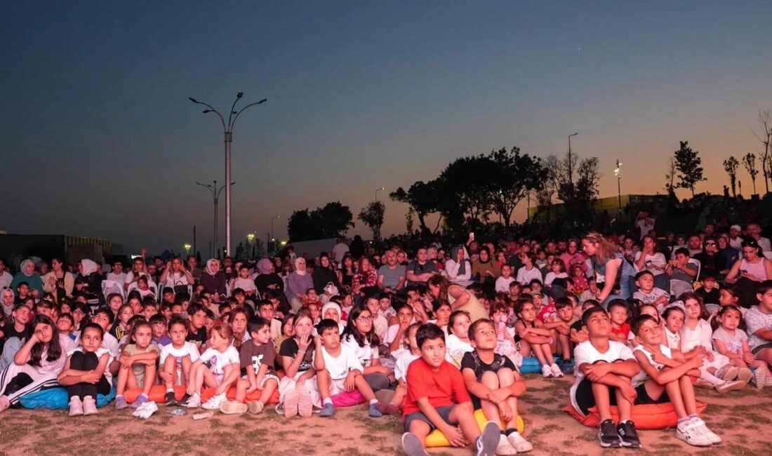 Kocaeli Büyükşehir Belediyesi tarafından düzenlenen “Çık Dışarıya Oynayalım” etkinlikleri bu
