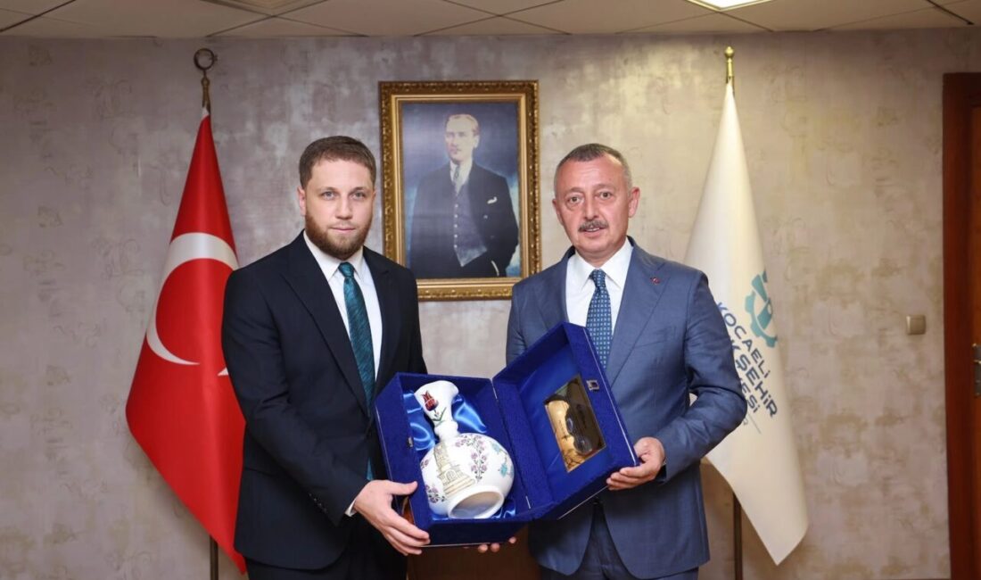 Kocaeli Büyükşehir Belediye Başkanı Tahir Büyükakın, Hama Valisi Abdurrahman es-Seheyen,