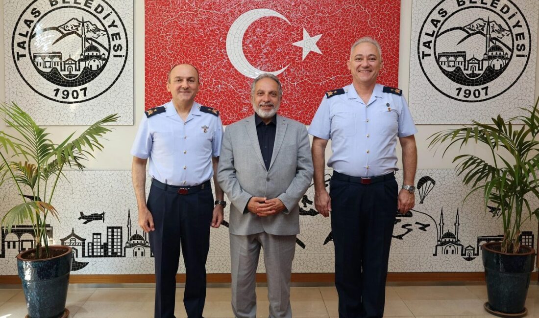 Kayseri Talas Belediye Başkanı Mustafa Yalçın, şehre veda eden iki