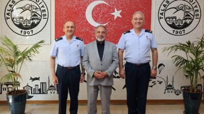Kayseri Talas Belediye Başkanı Mustafa Yalçın, şehre veda eden iki