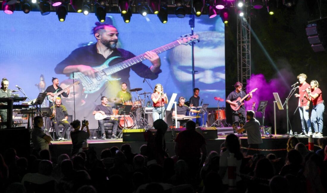 Konya'da Selçuklu Belediyesi Sanat Akademisi 2000’ler Türkçe Pop Konseri ile