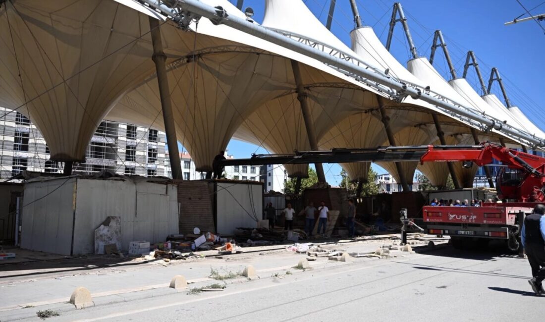 Malatya Büyükşehir Belediye Başkanı Sami Er, konut ve iş yerlerinin