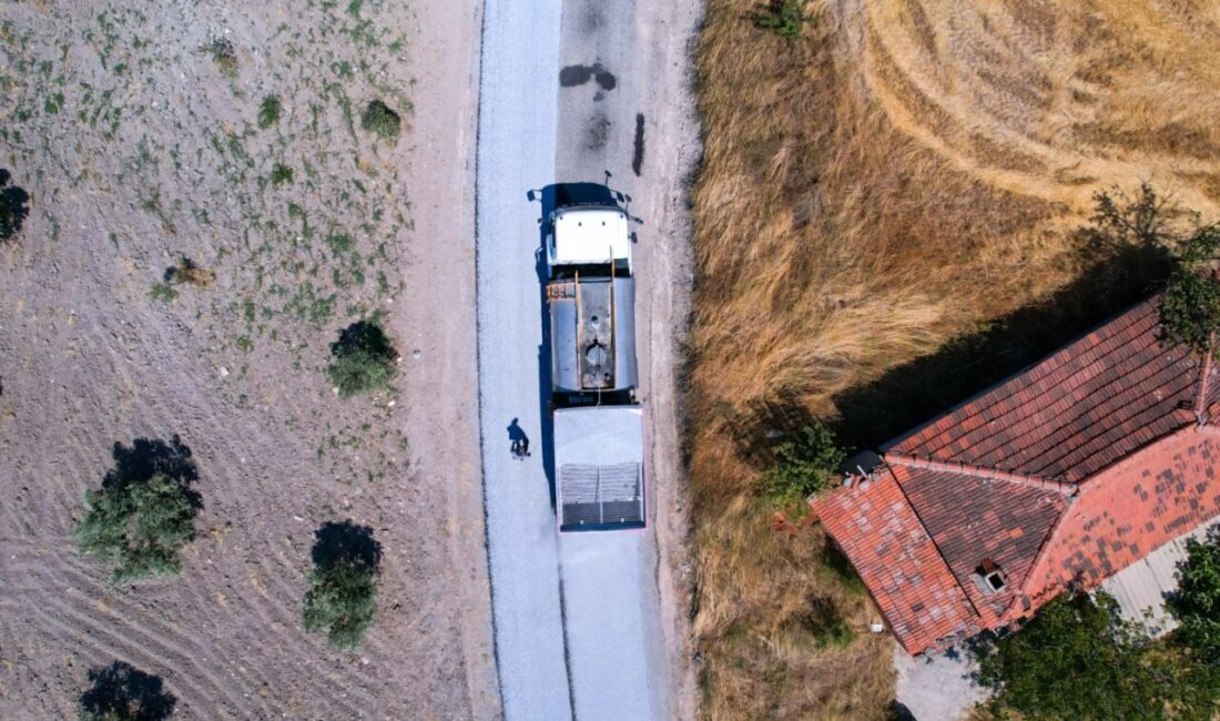 Manisa Büyükşehir Belediyesi, il genelindeki yol yapım ve yenileme çalışmalarını