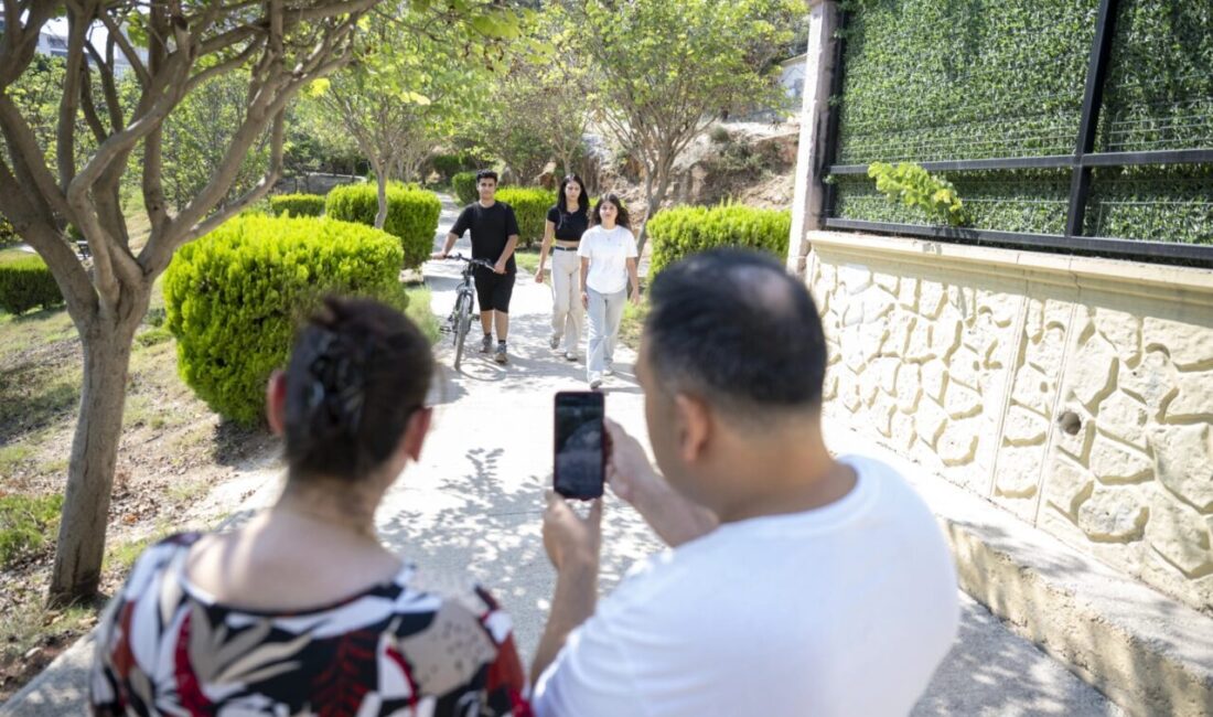Mersin Büyükşehir Belediyesi’nin her alanda desteklediği gençler, bilim insanı olma