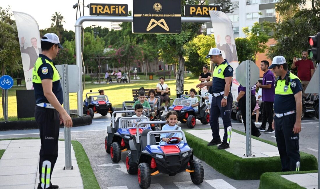 Mersin Büyükşehir Belediyesi, çocukların küçük yaşta trafik bilinci kazanması ve