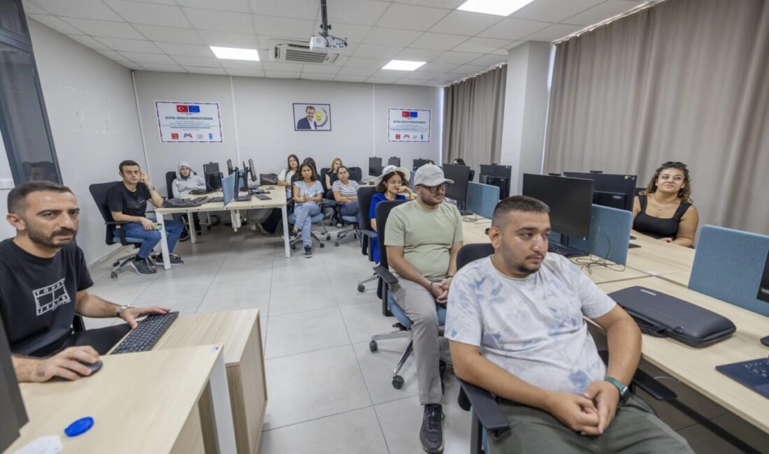 Mersin Büyükşehir Belediyesi’nin, gençlerin dijital becerilerini geliştirmeleri ve iş yaşamında