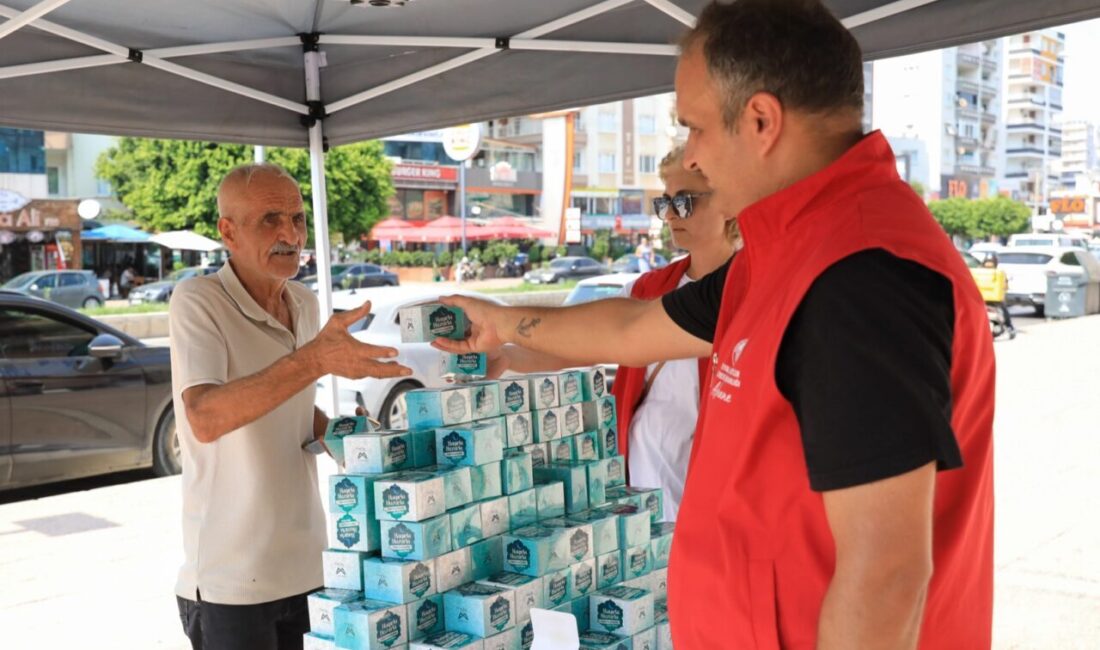 Mersin Büyükşehir Belediyesi, özel gün ve gecelerde vatandaşlarla bir arada